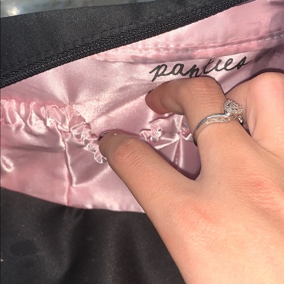 Victoria's Secret Travel Pouch - Picture 8 of 8